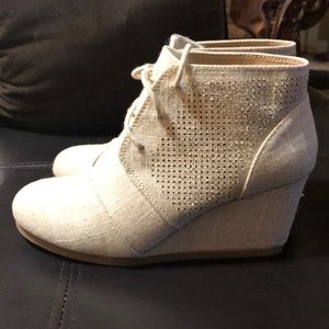 Cityclassified wedge booties